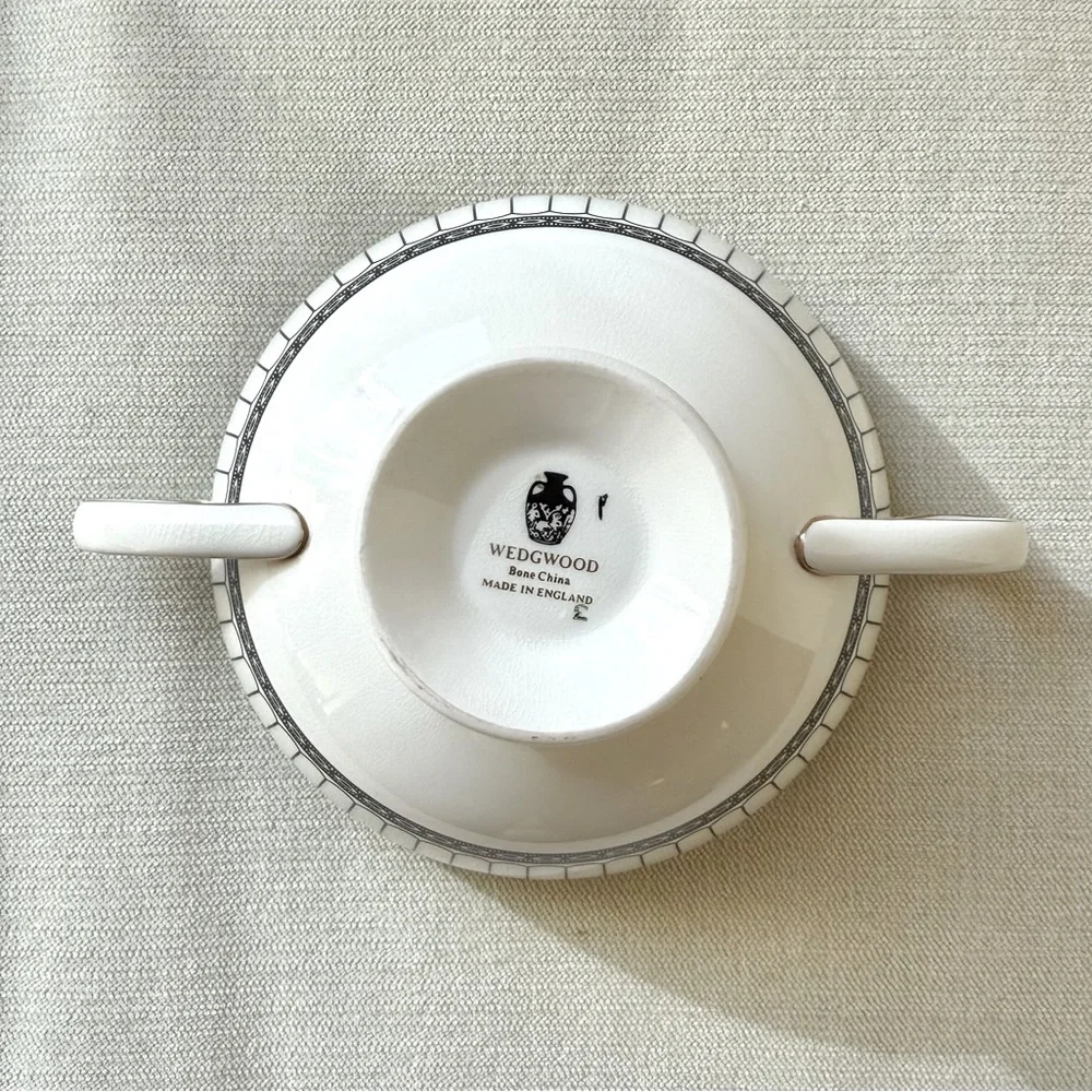 WEDGWOOD COLONNADE BLACK WITH REAL GOLD TRIM FOOTED SOUP BOWL - Picture 7 of 8